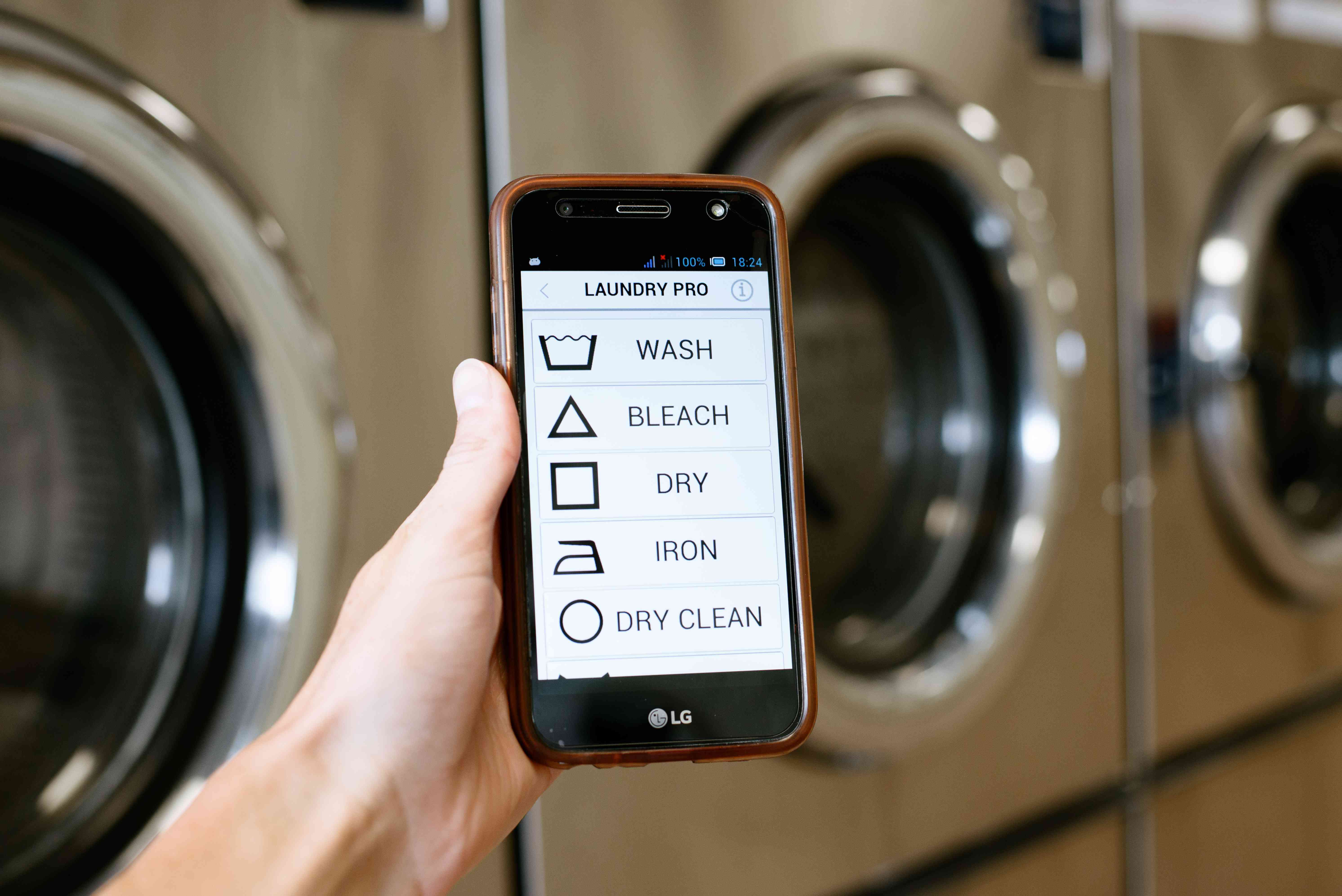 تطبيق غسيل الملابس عبر الهاتف الذكي لتتبع دورات الغسيل