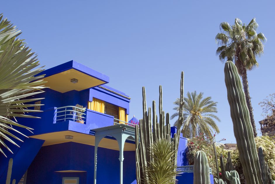 البيت الأزرق البحري الملون