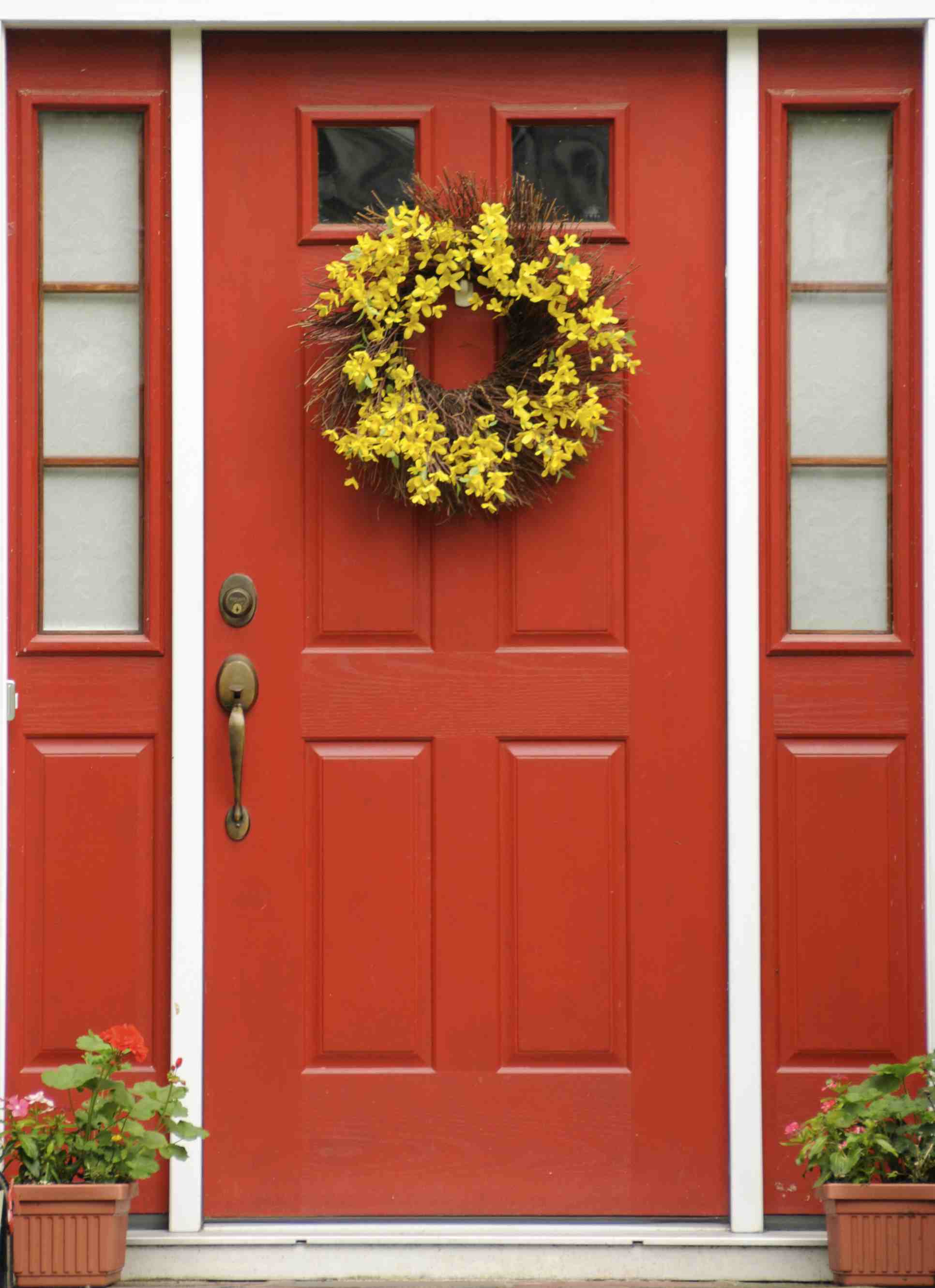 الباب الأمامي الأحمر