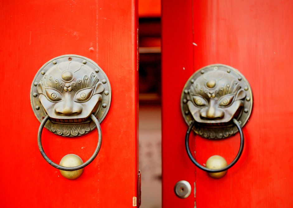 الباب الأحمر الصيني