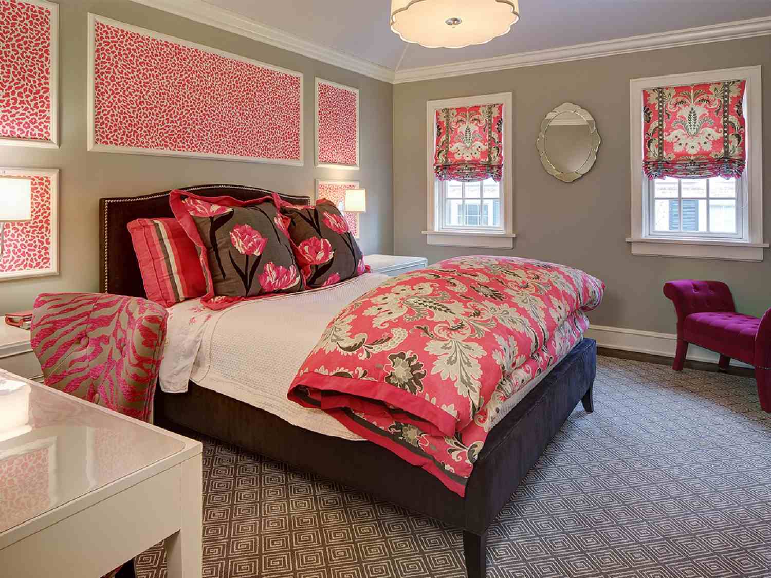 غرفة نوم تقليدية ملونة