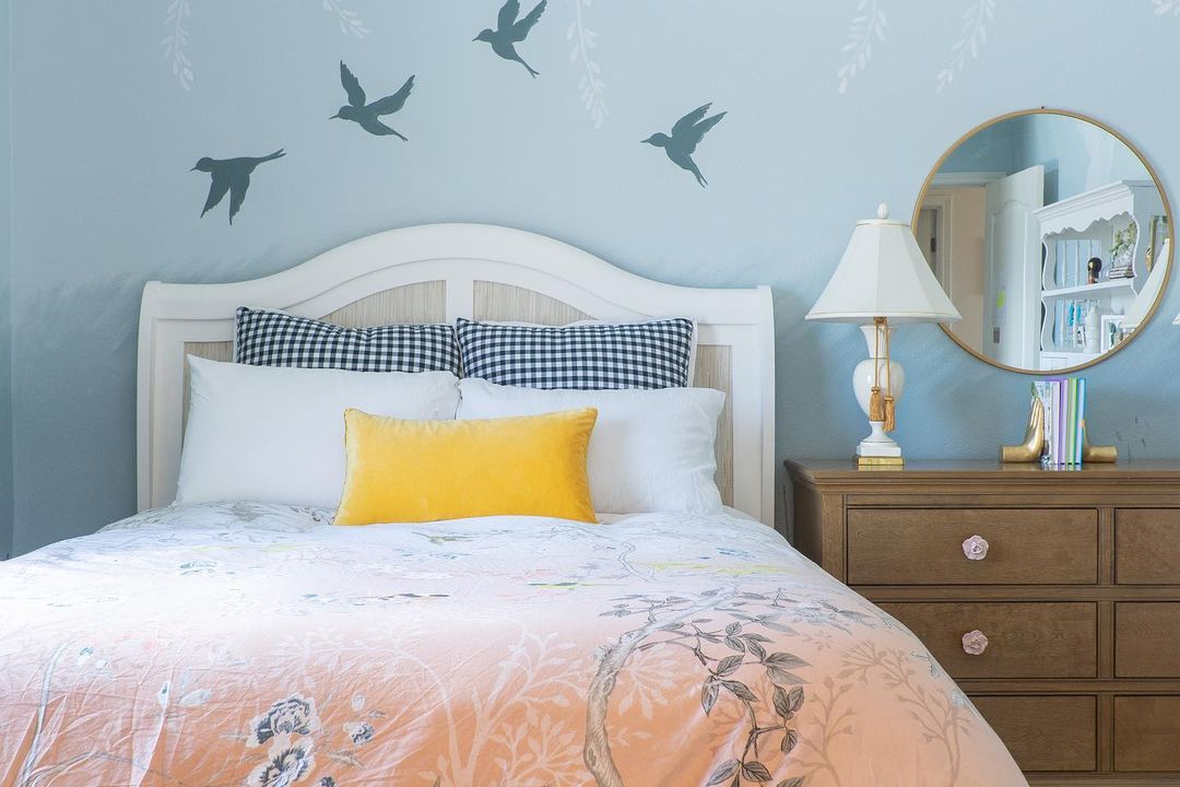 جدارية الطيور في غرفة النوم